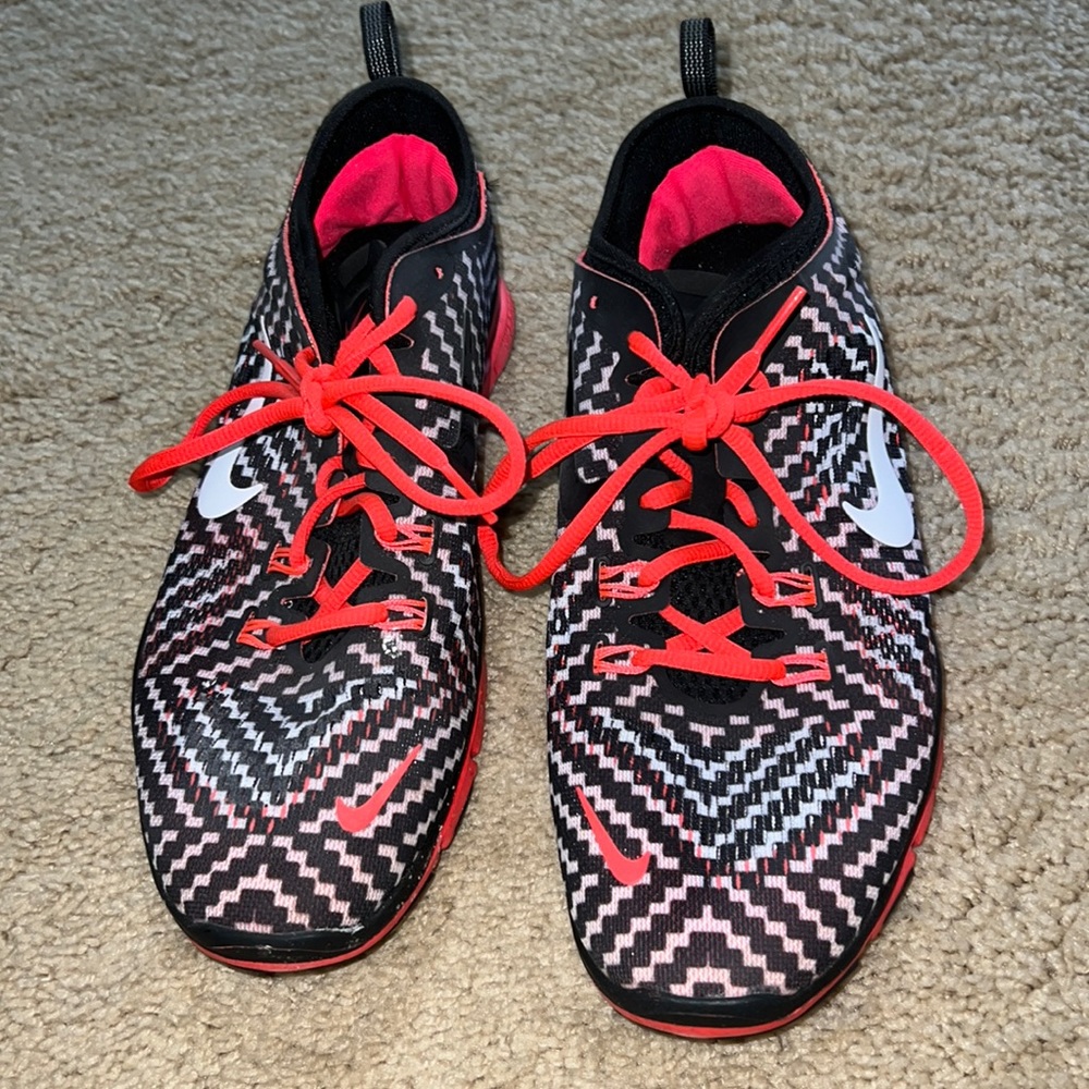 Nike tennis shoes